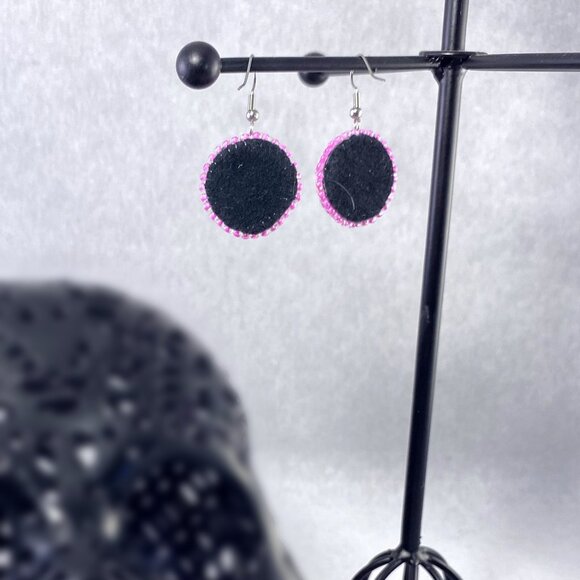 Pink and Black beaded earrings - Picture 4 of 4